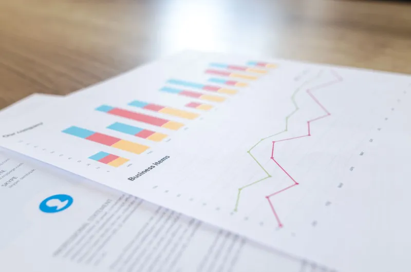 Por qué tu competidor factura el triple con la mitad de recursos: el mito del crecimiento proporcional