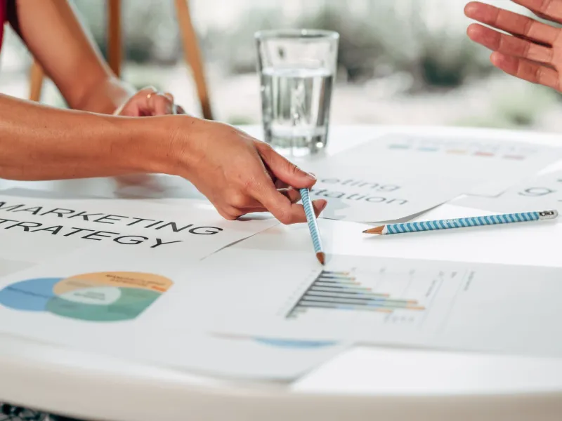 Crecer más rápido trabajando menos: la diferencia entre escalar y simplemente expandirse